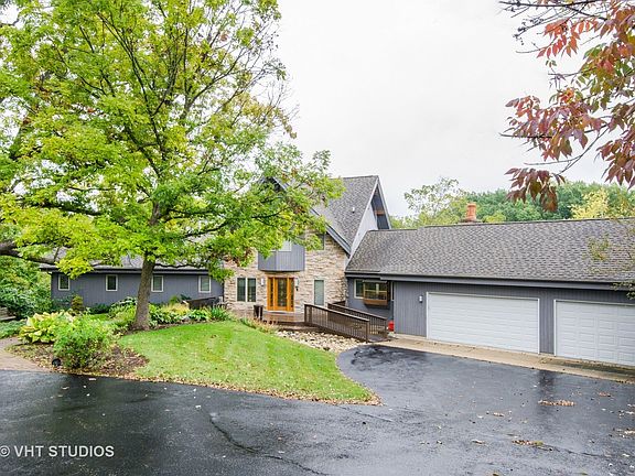 5th image of 3210 Pine Woods Ln