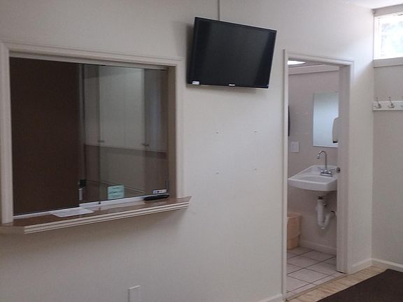 3rd image of 327 Fullerton Ave #2