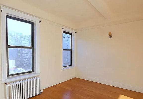 3rd image of 211 E 35th St APT 10