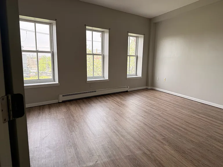588-612 E Main St #598-D — Photo 5