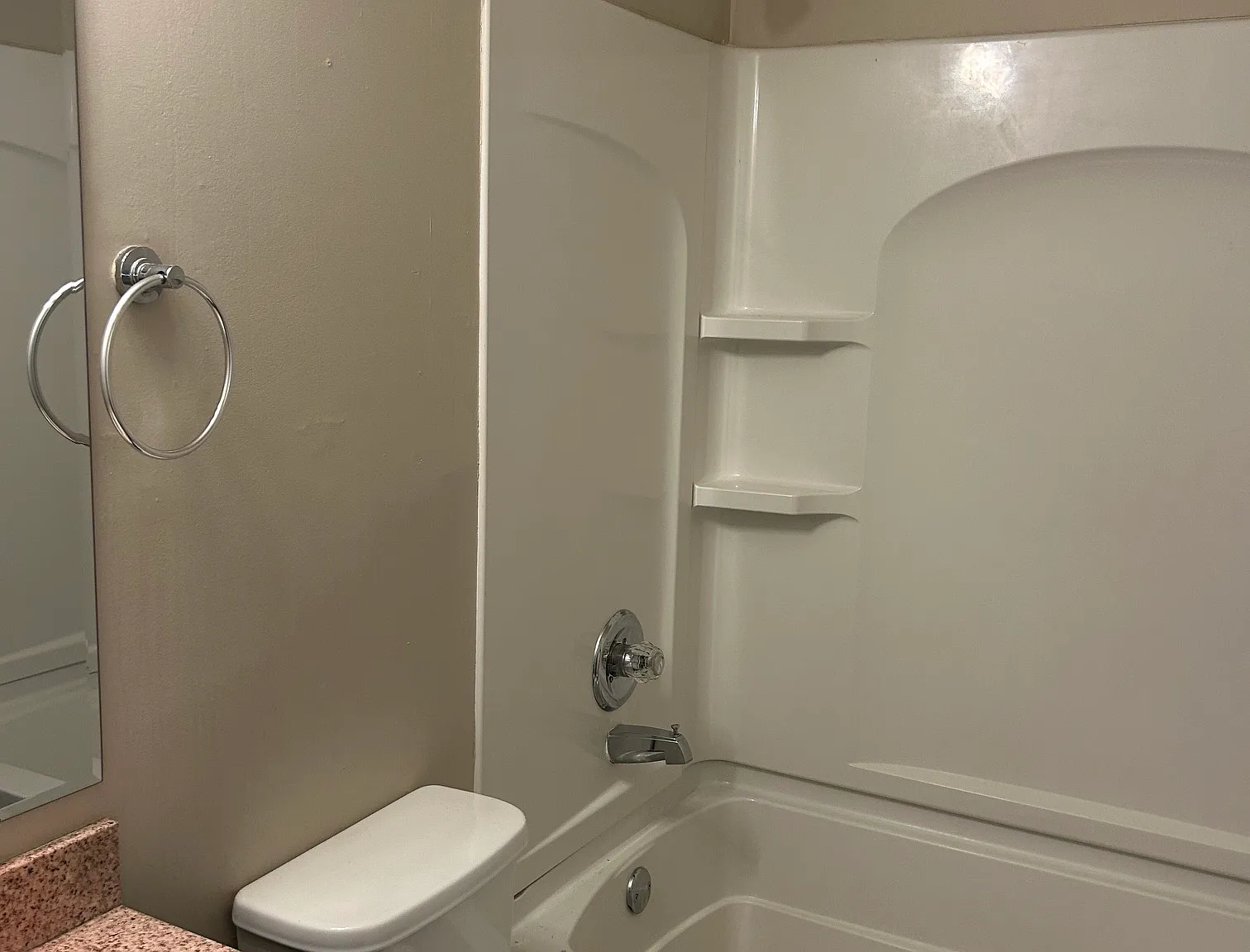 3 bed, 1075 sqft, $1,395 — Photo 3