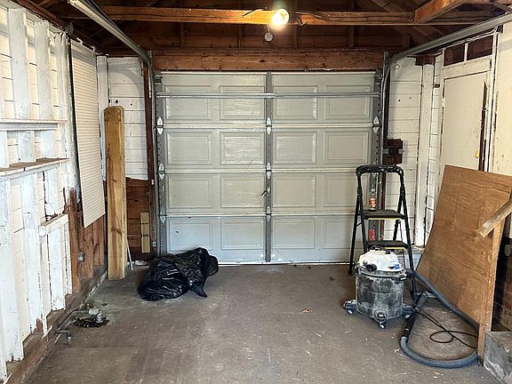 5th image of 130 N Fir Ave