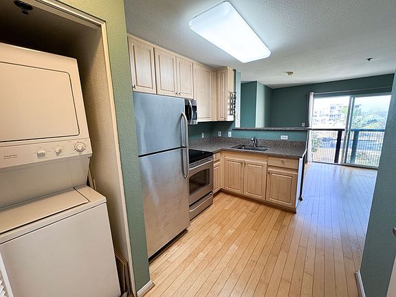 3rd image of 1970 Columbia St Unit 300