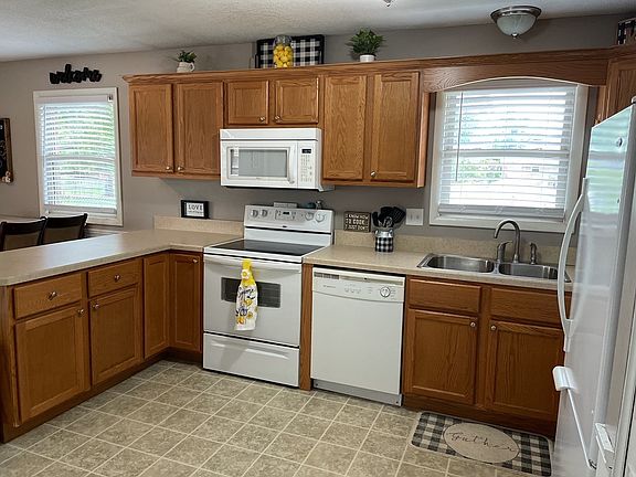 2nd image of 2321 Wright Ave