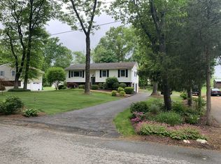 16 Pine Ridge Dr, Hopewell Junction, NY 12533