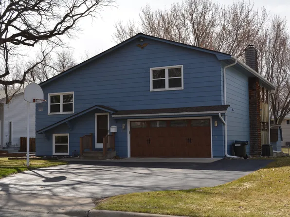 6935 Winsdale St, Golden Valley, MN 55427