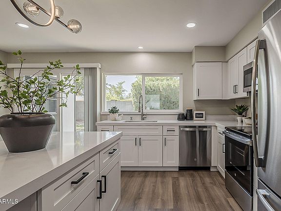 4th image of 2136 W PORTOBELLO Avenue