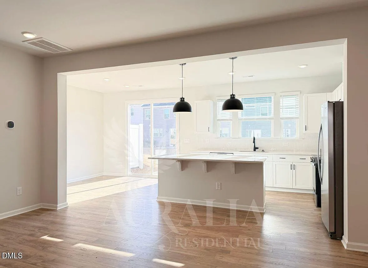 Building Photo - 155 Siebold St