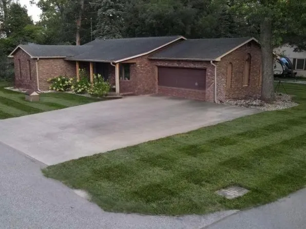 509 E Woodlawn Dr, Winamac, IN 46996