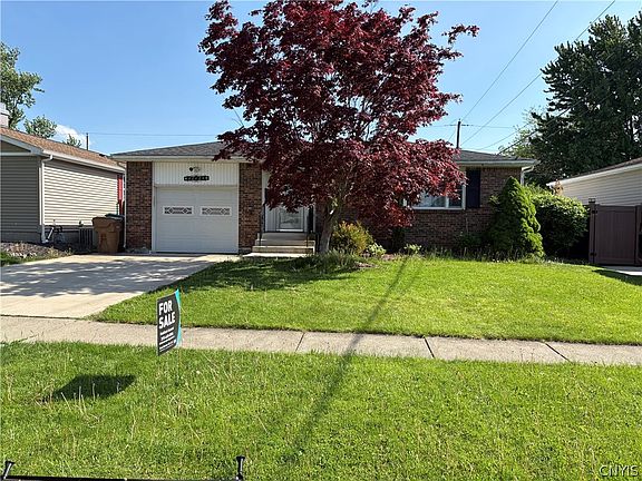 3rd image of 7 E Rouen Dr