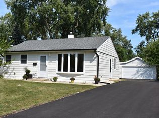 2200 Wren Ln, Rolling Meadows, IL 60008