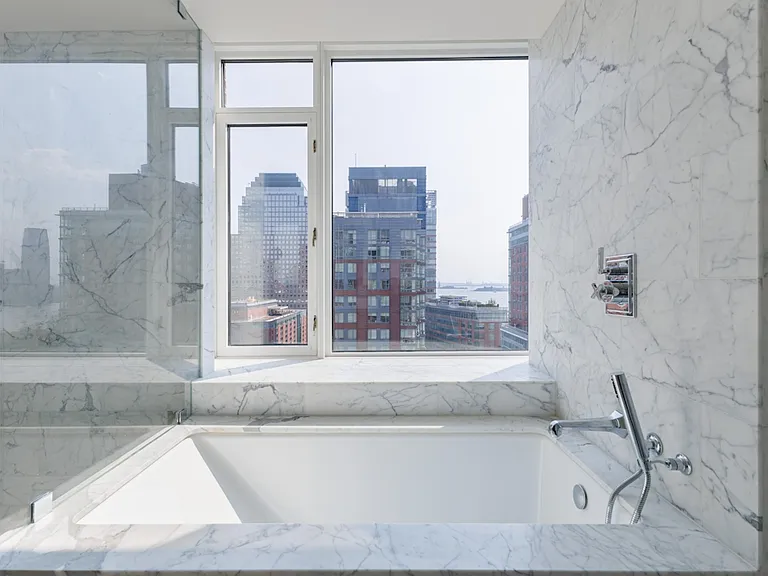 210 Warren St #23D — Photo 9