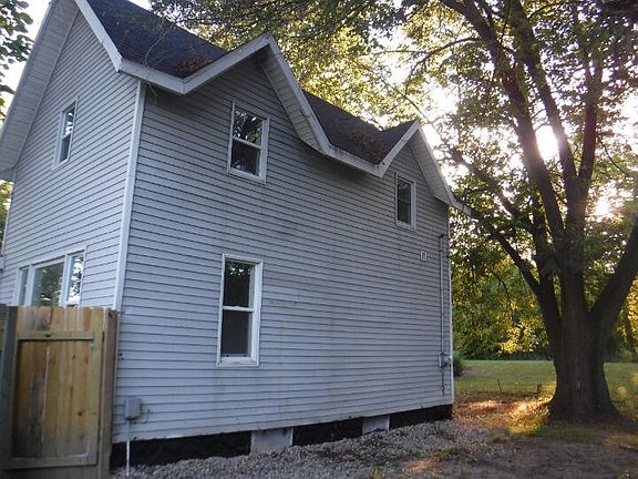 3rd image of 696 30th St