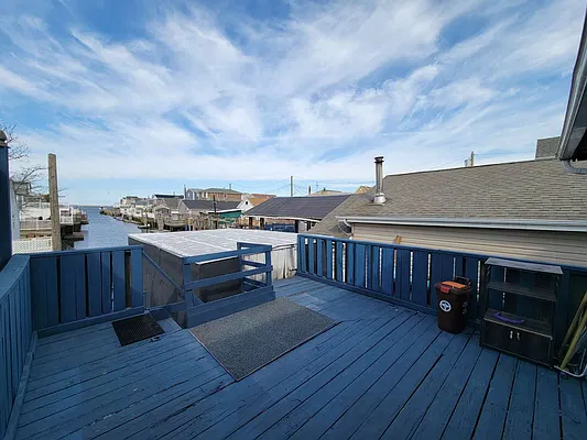 Rented by E Realty International Corp | media 3