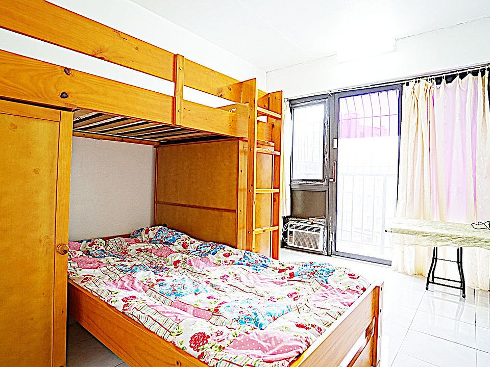 2nd image of 135 Division St APT 5B