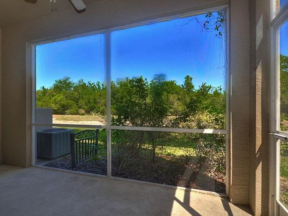 Covered/screened porch w/private views