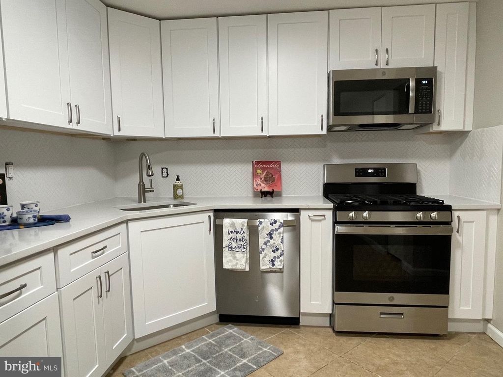 3339 Huntley Square Dr APT T-2, Temple Hills, MD - View 2