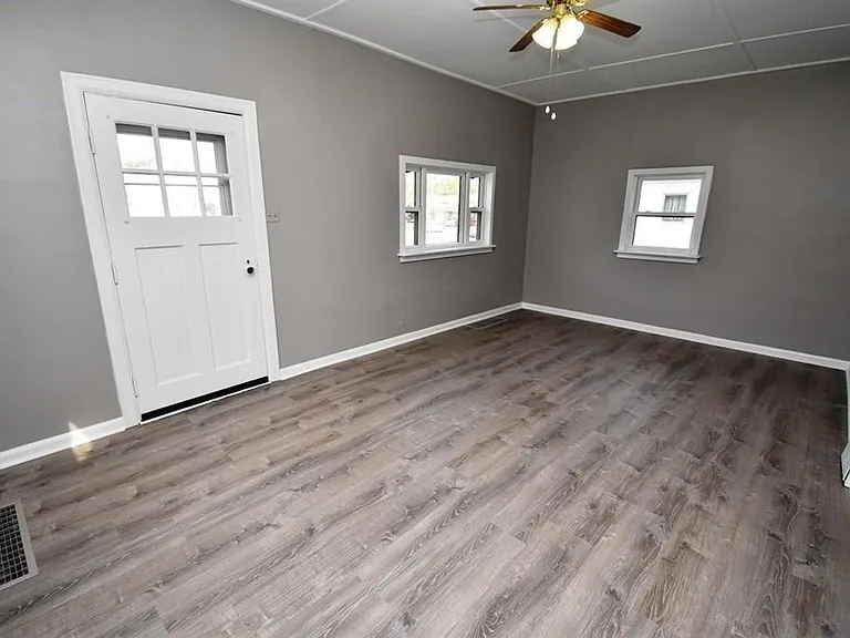 1355 E Walnut St — Photo 2