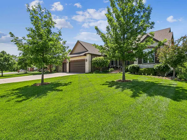 2215 N Loch Lomond Ct, Wichita, KS 67228