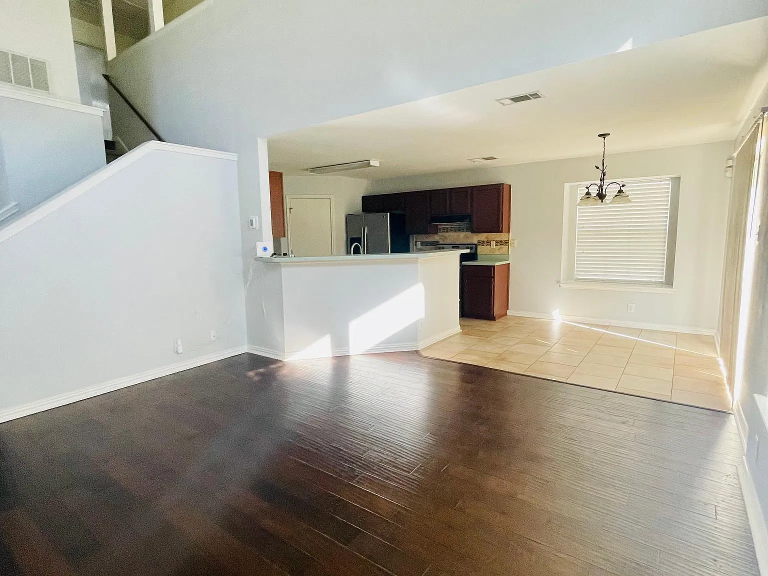 3 bed, 2.5 bath, 1365 sqft, $1,650 — Photo 3