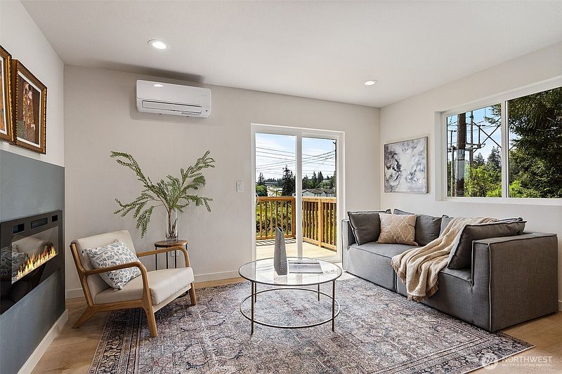 4th image of 2312 75th Street SE #C