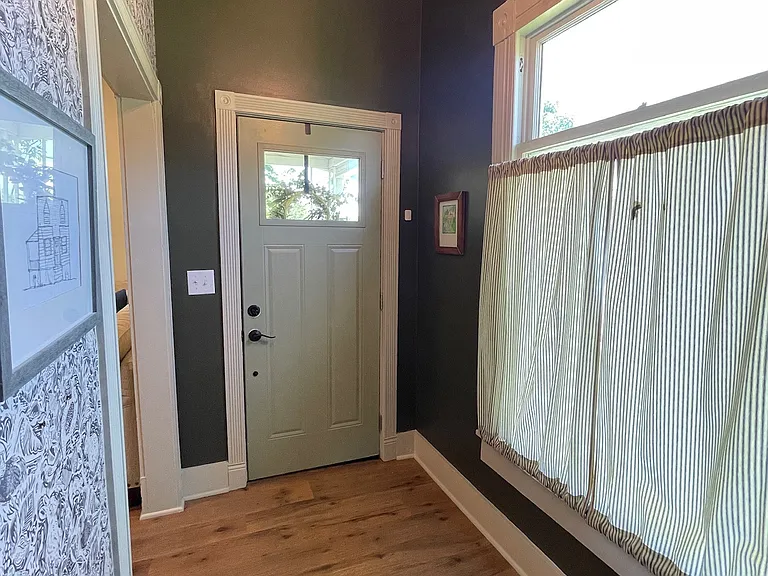 110 E Russell Ave — Photo 3