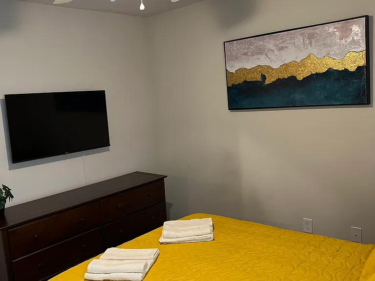 2nd bedroom queen bed