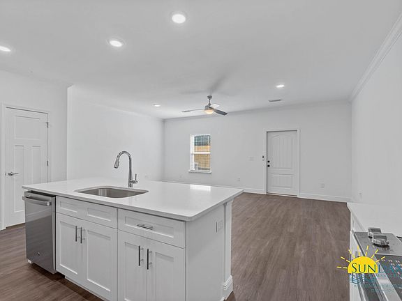 5th image of 531 Hill Ln