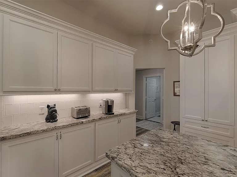 756 Holly Springs Dr — Photo 8