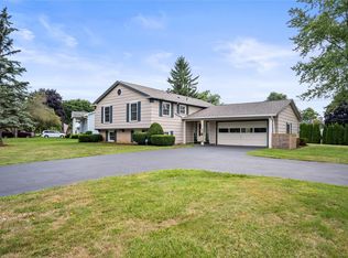 2 Gateway Rd, Rochester, NY 14624