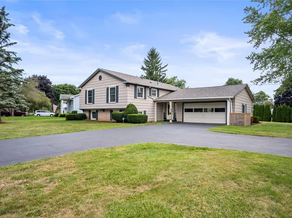 2 Gateway Rd, Rochester, NY 14624