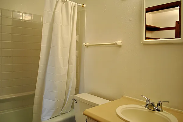 2495 N. Oakland Ave — Photo 12