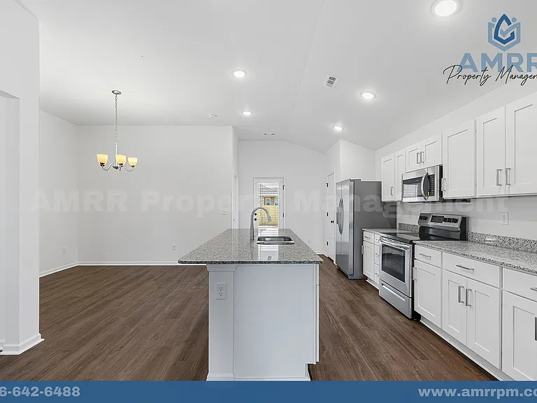 125 SW Vicki St — Photo 34