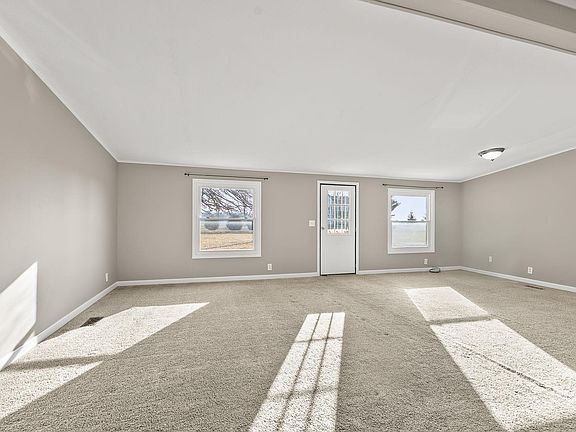 4th image of 18711 McDuffee Rd