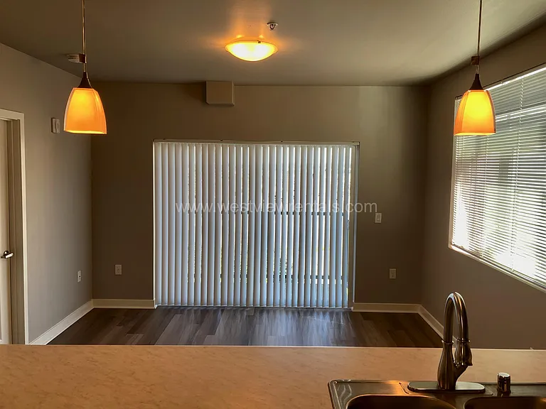 203 E Laurel St — Photo 54