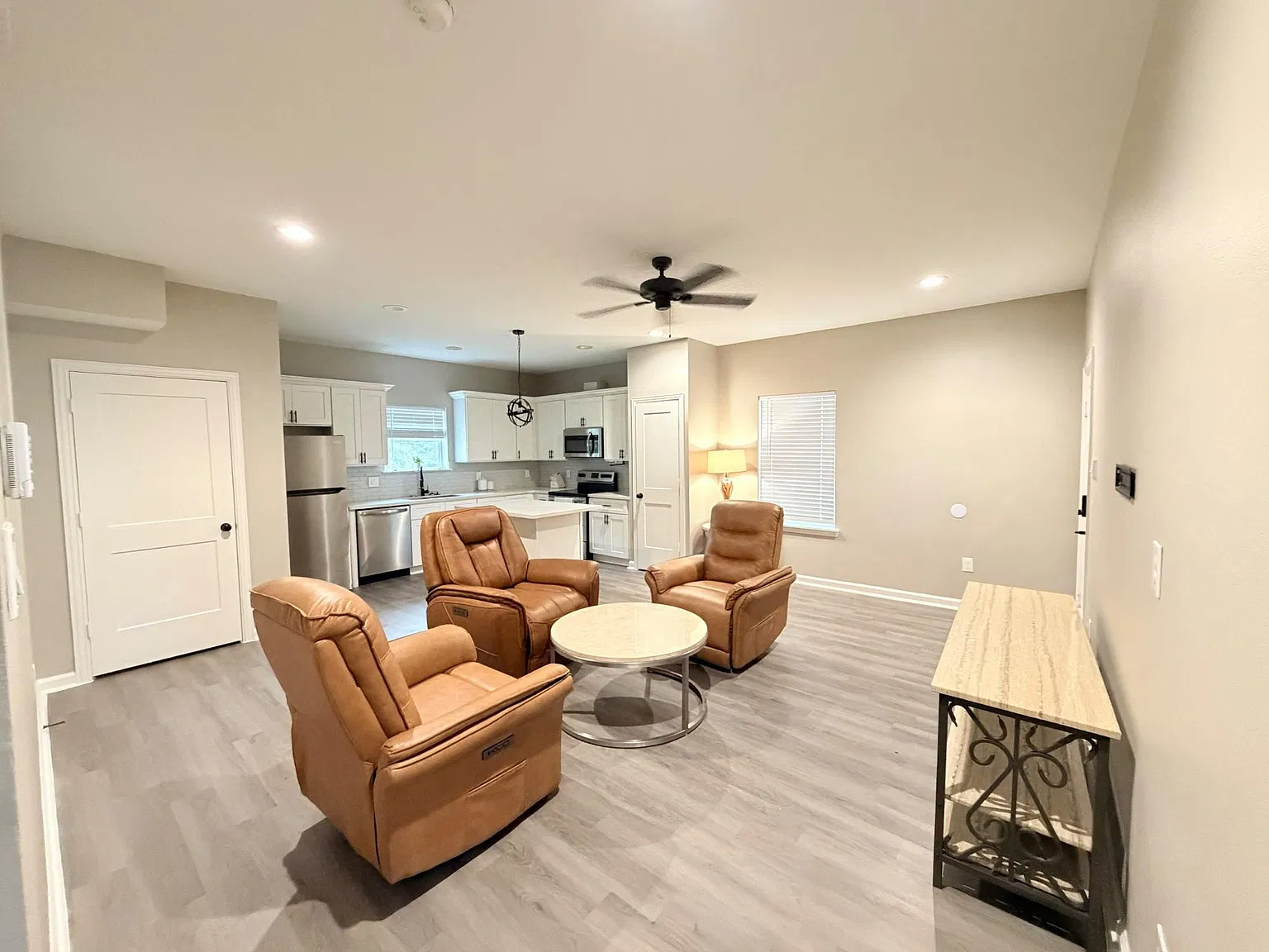 2 bed, 2.0 bath, 1000 sqft, $1,500 — Photo 2