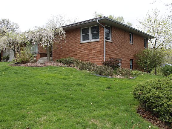 3rd image of 2220 Blueberry Dr NW