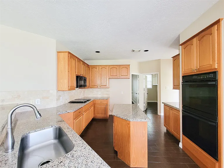 914 Ivory Ridge Ln — Photo 16