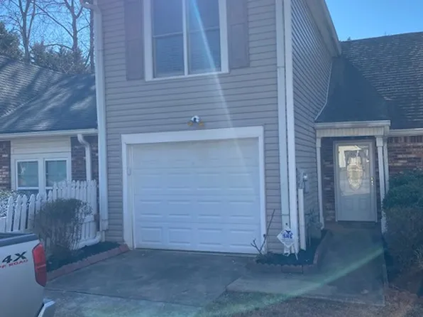 384 Lakeridge Ct, Riverdale, GA 30274