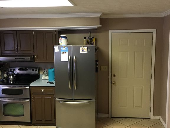 4th image of 185 Country Cir
