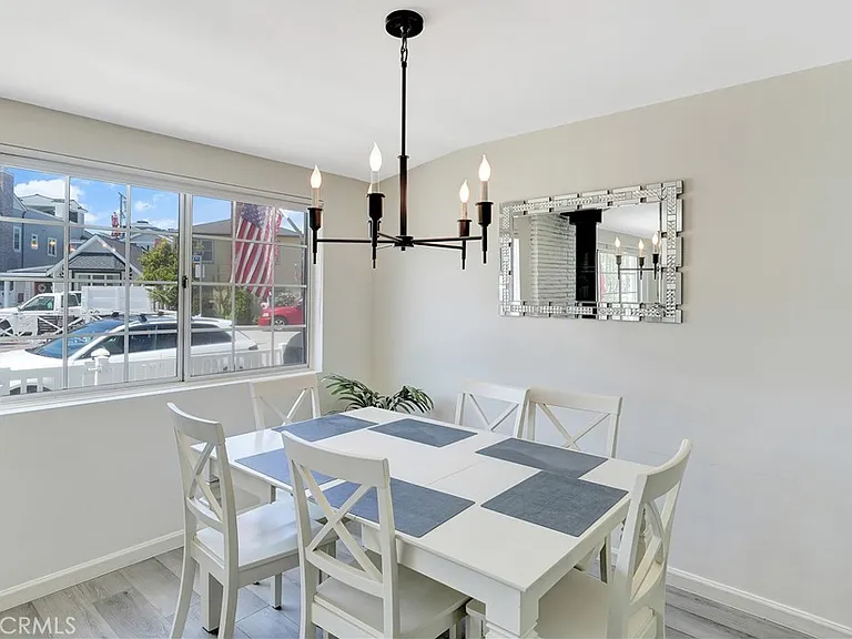 216 Collins Ave — Photo 4
