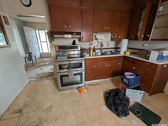 4th image of 921 Weldon AVENUE