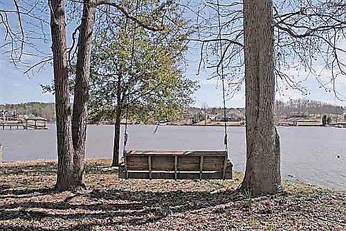 2nd image of 962 Rocky Point Ln