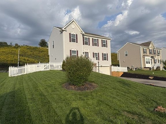 3rd image of 422 Labrador Ln