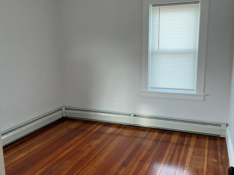 372-374 Juniper St #2 — Photo 6