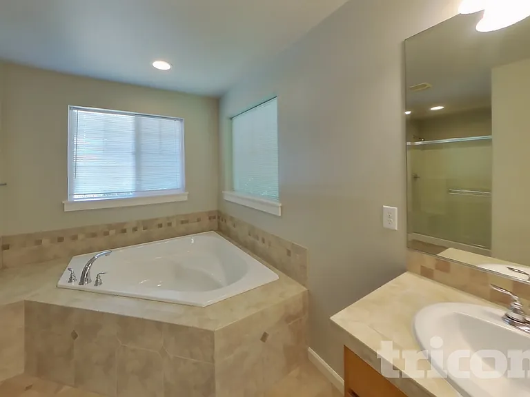 6350 Jagger Pl NE — Photo 9