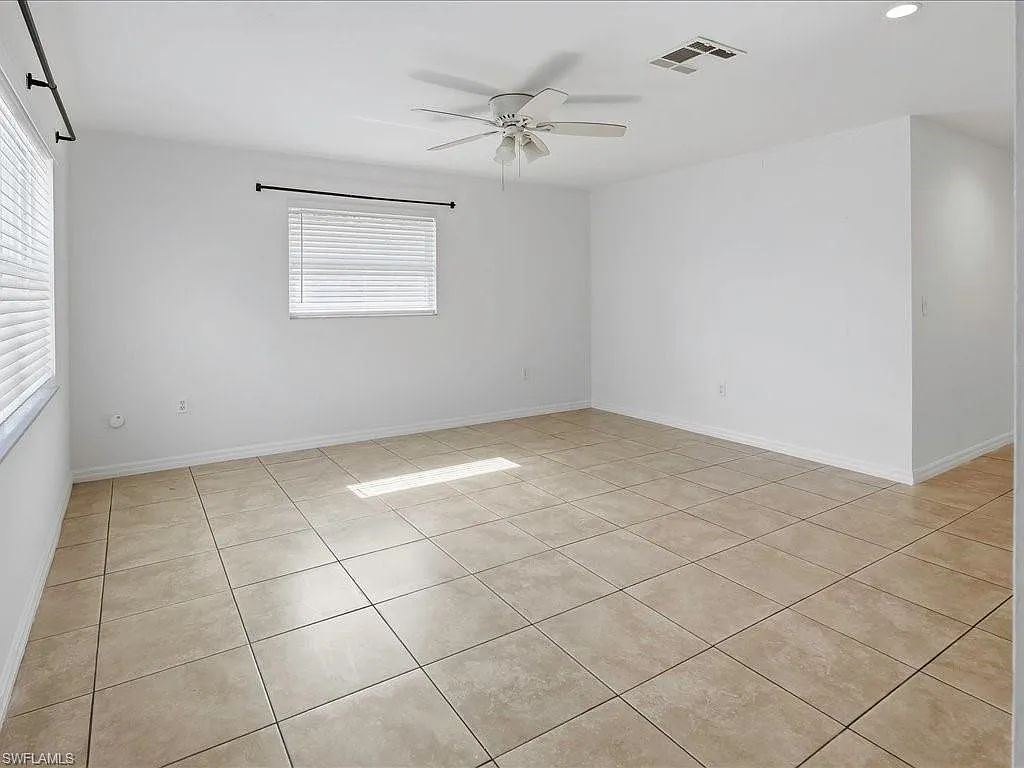 3 bed, 2.0 bath, 1386 sqft, $3,000 — Photo 3