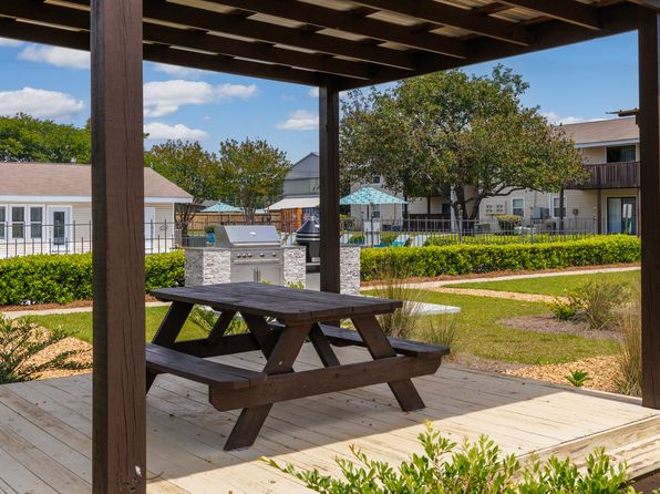 927 Honeysuckle Rd #143