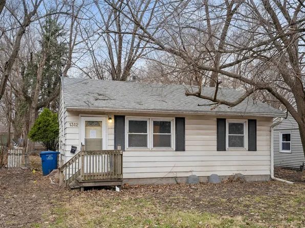 1312 E 27th Ct, Des Moines, IA 50317
