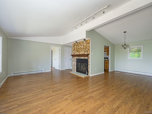 5th image of 160 Academy Hill Road